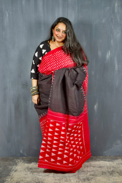 POCHAMPALLY SINGLE IKAT INK BLACK - CRIMSON RED COTTON SAREE WITH IKAT BLOUSE PIECE