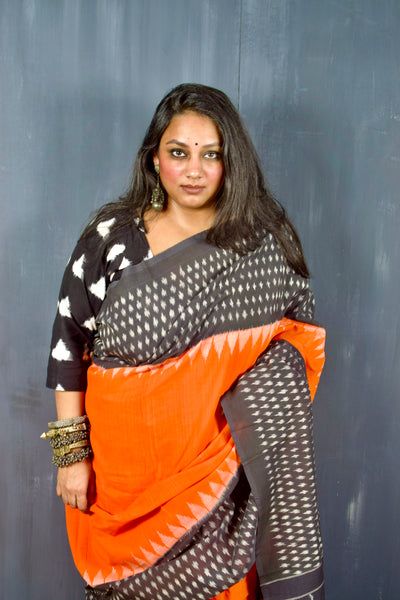 POCHAMPALLY SINGLE IKAT PUMPKIN ORANGE - BLACK COTTON SAREE WITH IKAT BLOUSE PIECE