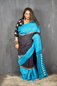 POCHAMPALLY SINGLE IKAT CERULEAN BLUE - BLACK COTTON SAREE WITH IKAT BLOUSE PIECE