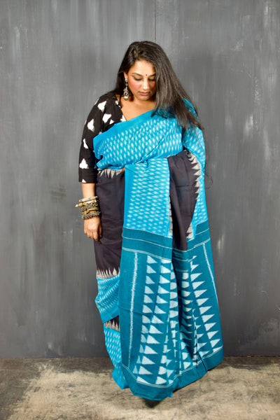 POCHAMPALLY SINGLE IKAT CERULEAN BLUE - BLACK COTTON SAREE WITH IKAT BLOUSE PIECE