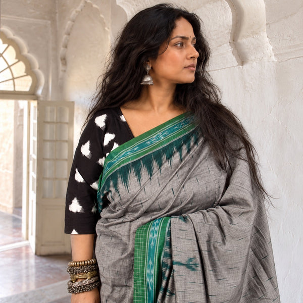 SAMBALPURI SINGLE IKAT DOVE GREY  COTTON SAREE WITH IKAT BLOUSE PIECE