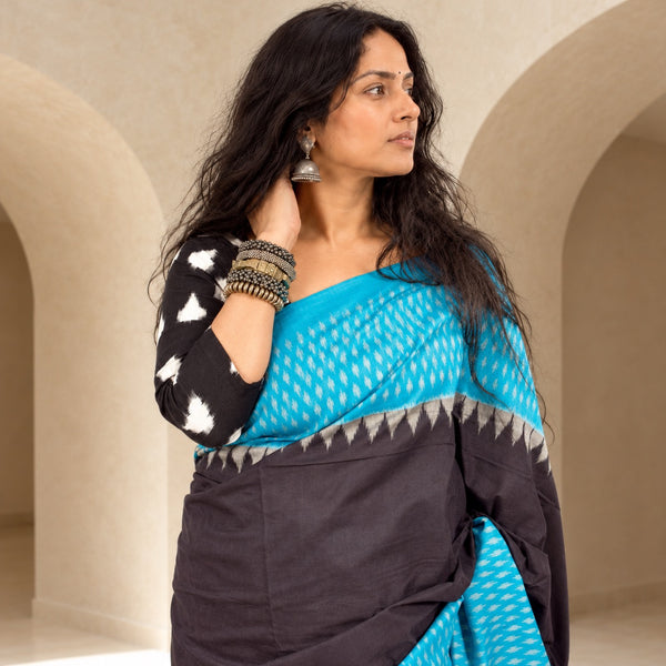 POCHAMPALLY SINGLE IKAT CERULEAN BLUE - BLACK COTTON SAREE WITH IKAT BLOUSE PIECE