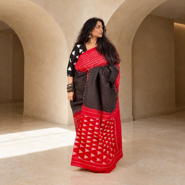 POCHAMPALLY SINGLE IKAT INK BLACK - CRIMSON RED COTTON SAREE WITH IKAT BLOUSE PIECE