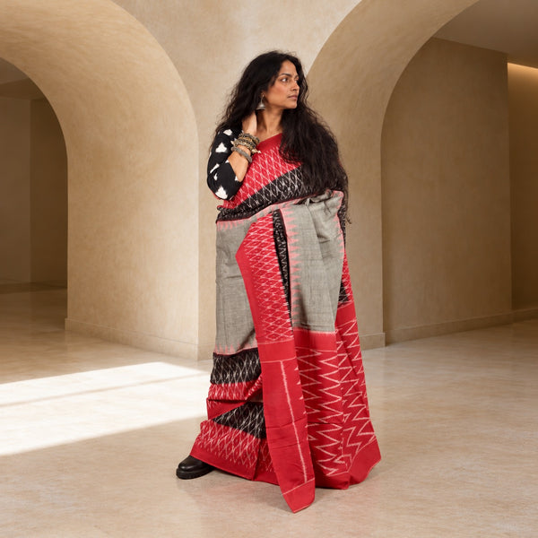 POCHAMPALLY SINGLE IKAT IRON GREY - BLACK - CANDY RED COTTON SAREE WITH IKAT BLOUSE PIECE
