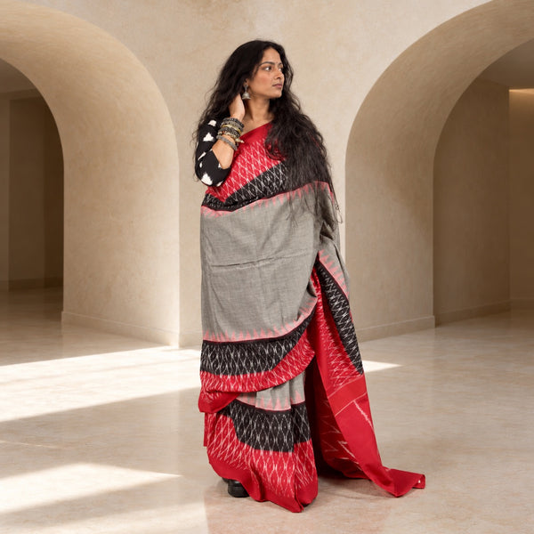 POCHAMPALLY SINGLE IKAT IRON GREY - BLACK - CANDY RED COTTON SAREE WITH IKAT BLOUSE PIECE