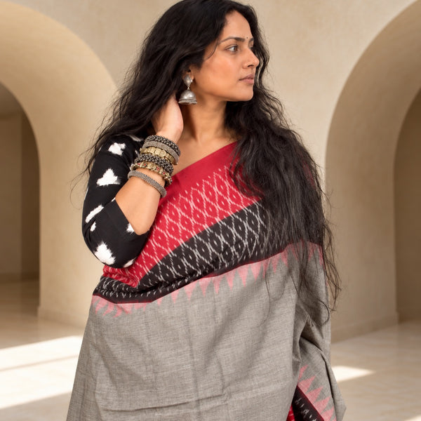 POCHAMPALLY SINGLE IKAT IRON GREY - BLACK - CANDY RED COTTON SAREE WITH IKAT BLOUSE PIECE