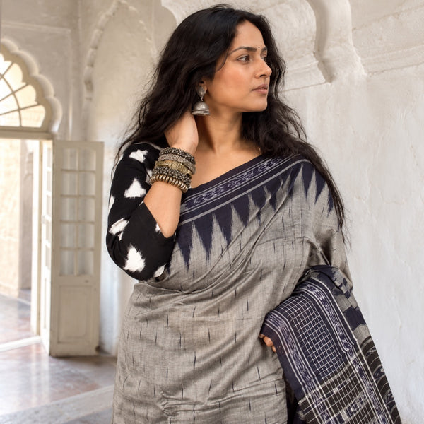 SAMBALPURI SINGLE IKAT DOVE GREY COTTON SAREE WITH IKAT BLOUSE PIECE