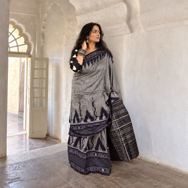 SAMBALPURI SINGLE IKAT DOVE GREY COTTON SAREE WITH IKAT BLOUSE PIECE