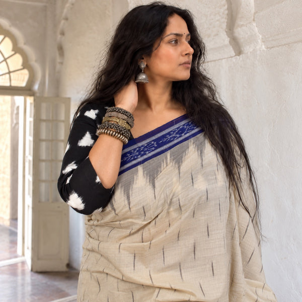 SAMBALPURI SINGLE IKAT PARCHMENT CREAM COTTON SAREE WITH IKAT BLOUSE PIECE