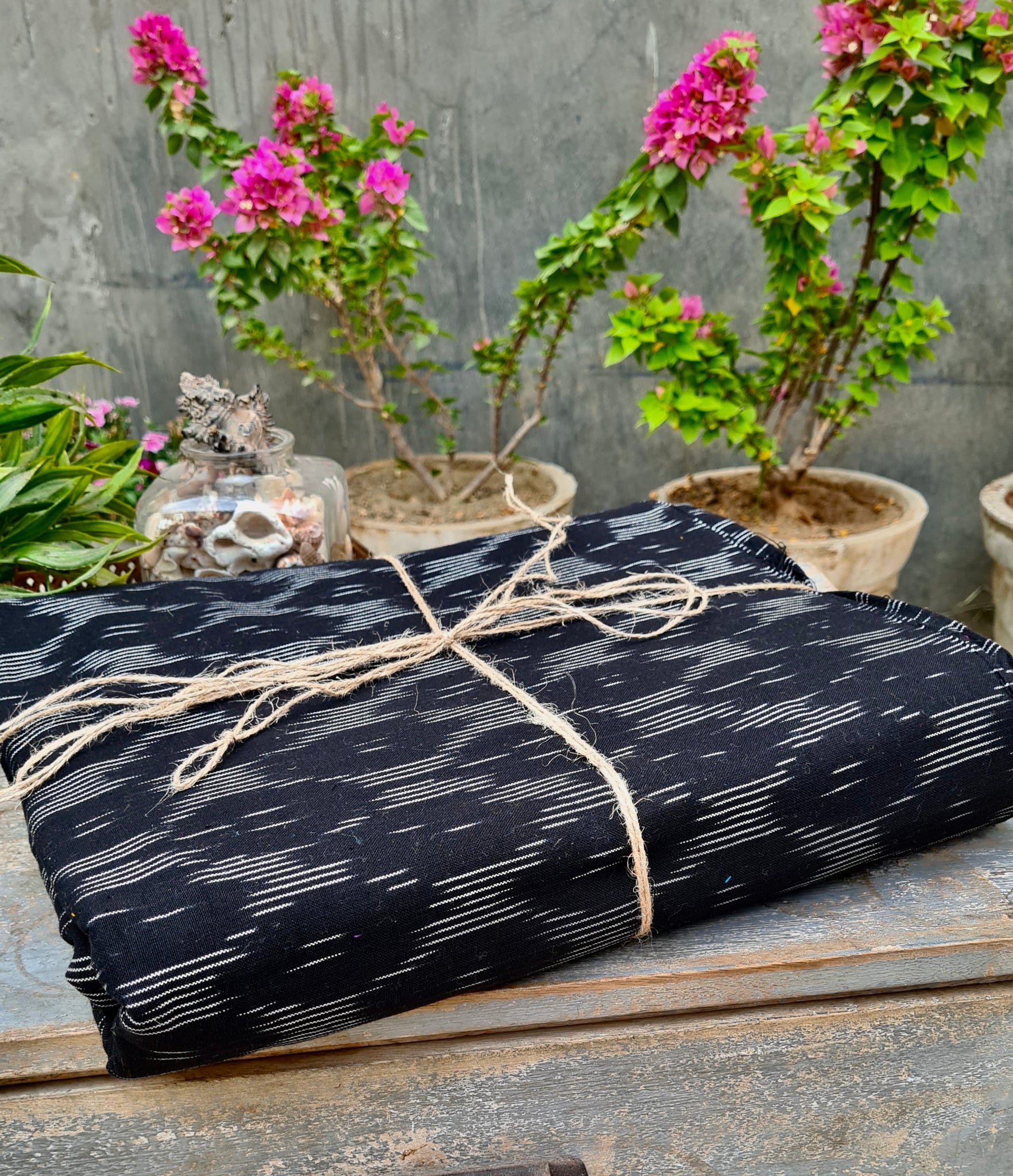 POCHAMPALLY BLACK SINGLE IKAT COTTON FABRIC