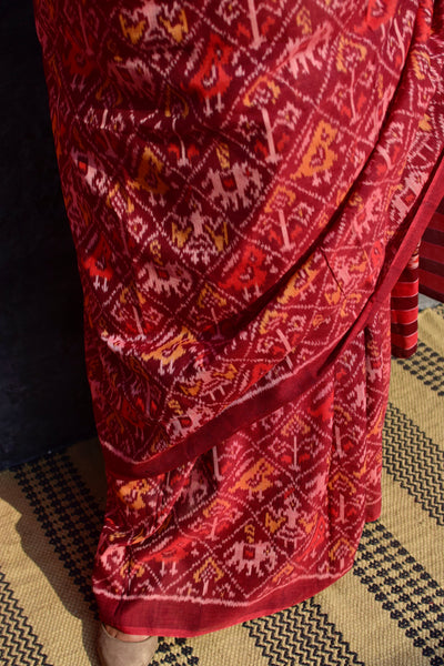 NARI KUNJAR POPAT PHOOL BHAT SANGRIA RED SINGLE IKAT COTTON PATOLA SAREE - Neevi by Ridhima