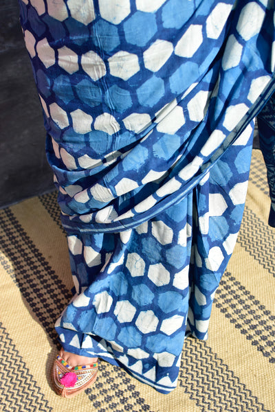 HANDBLOCK MUL COTTON INDIGO SAREE - Neevi by Ridhima